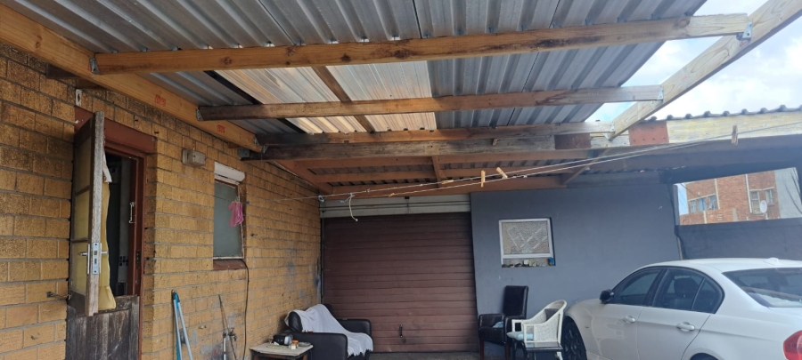 2 Bedroom Property for Sale in Lentegeur Western Cape